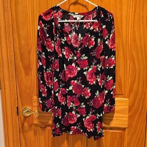 The Pioneer Woman Black Floral V-Neck Top with Red and Pink Roses